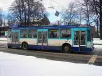 Obus �koda 14TrM f�hrt auf der Kalnciema Stra�e. Dieses Photo wurde am 12.02.2011 gemacht.