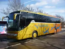 Ein Setra S 415 GT-HD aus Luxemburg zu Gast In Sindelfingen, auf dem Parkplatz am Glaspalast.