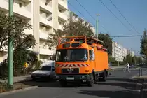 Das Oberleitunginstandhaltungsfahrzeug der BBG Eberswalde im Brandenburgischen Viertel (EW) am 04.10.2010