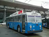 VBL Luzern Nr. 81/LU 999'932 FBW/Hess am 8. Dezember 2010 Luzern, Bahnhof (Jubil�um 111 Jahre VBL)