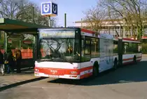 DSW 1637, ein MAN NG263, aufgenommen im April 2002 an der Haltestelle Westfalenstadion in Dortmund.