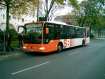 Wagen 329 ist eines der 2007 neubeschafften Wagen und steht hier an der Ersatzhaltestelle vom Bochumer Hbf.