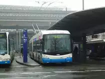 VBL Luzern Nr. 225 Hess/Hess Gelenktrolleybus am 29. Dezember 2010 Luzern, Bahnhof