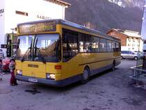 MB 405, Haueis-Reisen, als Extrafahrt fr eine Skischule bei der Haltestelle Brand Dorfbahn, 09.02.2011. (Handyfoto)