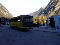 MB 405, Haueis-Reisen, als Extrafahrt f�r eine Skischule bei der Haltestelle Brand Dorfbahn, 09.02.2011. (Handyfoto)