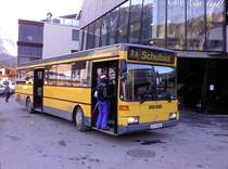 MB 405, Haueis-Reisen, als Extrafahrt fr eine Skischule bei der Haltestelle Brand Dorfbahn, 09.02.2011. (Handyfoto)
