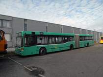 Wegen akuten Platzproblemen in der Garage Rankstrasse mssen die Busse mit den Betriebsnummern 731 - 736 in Pratteln auf einem Parkplatz abgestellt werden. Die Aufnahme vom Mercedes 733 entstand am 24.01.2011.