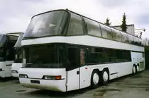 Neoplan Megaliner N128/4, aufgenommen im M�rz 2002 im GWZ der Neoplan NL Rhein Ruhr in Oberhausen.