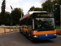 Skoda-Irisbus 24Tr am Kreisel in Stadzentrum Marienbads, 4. 8. 2006