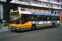 BVG 2161, ein MAN NL202, aufgenommen im April 2002 am Bahnhof Zoo in Berlin.