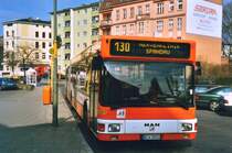 BVG 2811, ein MAN NG272 ex moBiel Bielefeld, aufgenommen am Bahnhof Stresow in Berlin.