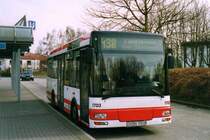 DSW 1703, ein MAN NM223, aufgenommen im Mrz 2002 an der Haltestelle Hacheney in Dortmund.