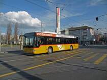 Wrend der Fasnacht wird die Tramlinie 11 von St. Louis Grenze bis zum Universittsspital mit Postautos betrieben. Die Aufnahme stammt vom 14.03.2011.