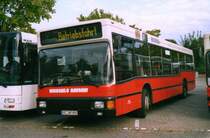 MAN NL202 von Wessels Reisen, aufgenommen im September 2002 auf dem Parkplatz der Wesfalenhallen in Dortmund.