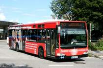 Hochbahn 2930 (HH HN 2930) macht Werbung f�r Dumrath und Fassnacht.
Aufgenommen am ZOB Harburg, 21.8.2010.

