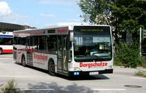 Hochbahn 26323 (HH HN 2323) macht Werbung f�r Borgschulze.
Aufgenommen am ZOB Harburg, 21.8.2010. 