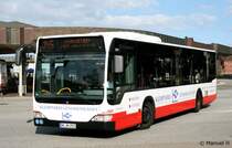 Hochbahn 2911 (HH HN 2911) macht Werbung f�r die Klempnerei Genossenschaft.
Aufgenommen am ZOB Harburg, 21.8.2010. 