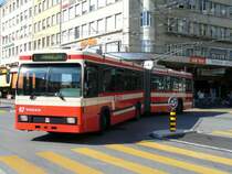 Volvo Gelenk Trolleybus der VB Biel.. Bus Nr 67 Eingeteilt auf der Linie 1 vor dem SBB Bahnhof Biel-Bienne .. Foto vom 13.09.2006