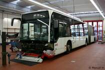 KVB Wagen 722 mu�te auf die Streckbank.
Dieses Bild habe ich in der Werkstatt aufgenommen.
Aufgenommen bei der Veranstaltung 50 Jahre Stadtwerke K�ln
auf dem Betriebshof K�ln Niehl, 29.8.2010.