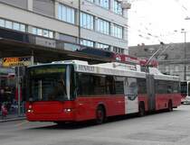 VB-Biel - NAW Gelenk Trolleybus Nr 89 eingeteilt auf der Linie 4 nach L�hre/Mauchamp in den Strassen von Biel am 19.10.2007
