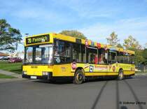 Mercedes-Bus Linie 70 nach Pennrich mit Werbung fr Sternenbck  Frische hat Vorfahrt  - Dresden-Gompitz, 26.10.2006
