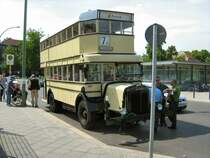 B�ssing-Bus am S-Bahnhof Pankow, Sonderfahrten Nordend (Bhf Niedersch�nhausen) - Pankow  Aufnahme: 19.5.2007