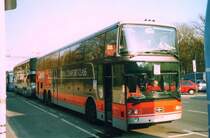 Van Hool Acron T818, aufgenommen im April 2002 am Brandenburger Tor in Berlin.