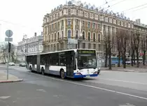 Bus Mercedes-Benz O530 Citaro G fhrt auf der Rainis Boulevard (Raiņa bulvāris). Dieses Photo wurde am 02.04.2011 gemacht.