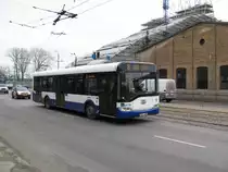 Bus Solaris Urbino 12 fhrt auf der Sieges Boulevard (Uzvaras bulvāris). Dieses Photo wurde am 03.04.2011 gemacht.
