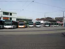 Ein paar Mercedes Benz Citaro am 03.04.11 in Heidelberg Betriebshof durch den Zaun fotografiert
