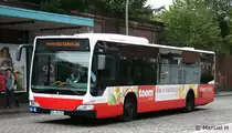 Hochbahn 2902 (HH HN 2902) mit Werbung fr Toom Markt.
Aufgenommen am ZOB Barmbek, 2.9.2010.
