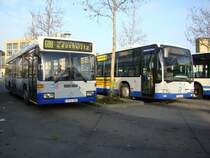 Gro�er und kleiner Bruder. Alt und Jung. Links MB O405 und Rechts O530 Citaro. Aufgenommen am 28.11.2007