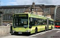 Hochbahn 7221 (HH EU 1390) mit Werbung f�r Levantehaus.
Aufgenommen am HBF Hamburg, 2.9.2010.