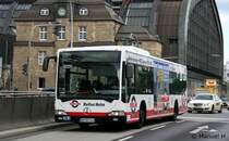 Hochbahn 6402 (HH HN 2462) mit Werbung f�r Reifen Helm.
Aufgenommen am HBF Hamburg, 2.9.2010.