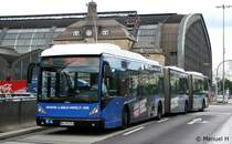 Hochbahn 8702 (HH HN 2782) mit Werbung f�r Liqui Moly.
Aufgenommen am HBF Hamburg, 2.9.2010.