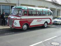 Auw�rter Neoplan SH 6 von 1955 mit 24 Sitzpl�tzen. Der Mercedes Benz Motor leistet 90 PS. Der D�sseldorfer Busunternehmer Adorf bot mit diesem Nostalgiebus zur heutigen Saisoner�ffnung am D�sseldorfer Meilenwerk Rundfahrten an. D�sseldorfer Meilenwerk 10.04.2011.