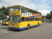 Hist. MAN-Doppeldecker vor neuer Fahrt nach Spandau an Bhst. Bhf. Zoo, Mai 2007