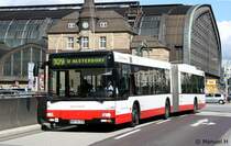 Hochbahn 7202 (HH MV 598).
Aufgenommen am HBF Hamburg, 2.9.2010.