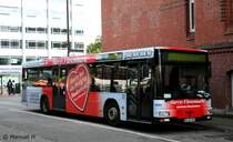 SBG 8260 (HH SE 1595) mit Werbung f�r Harrys Fliesenmarkt.
Aufgenommen am ZOB Altona, 2.9.2010.