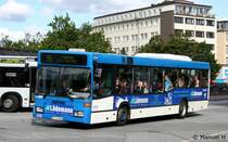 PVG 0193 (PI VG 561) mit Werbung f�r L�demann.
Aufgenommen am ZOB Altona, 2.9.2010.