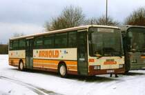 Mercedes O408, aufgenommen im Februar 1999 auf dem Parkplatz der Westfalenhallen in Dortmund.
