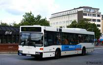 PVG 0134 (PI VG 553) mit Werbung f�r die Tischlerei Ballhausen.
Aufgenommen am ZOB Altona, 2.9.2010.
