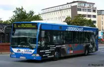 PVG 0460 (PI VG 629) mit Werbung f�r L�chau Bauzentrum.
Aufgenommen am ZOB Altona, 2.9.2010.