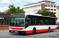 Hochbahn 2525 (HH HN 2525).
Aufgenommen am ZOB Altona, 2.9.2010.