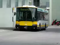 VB Schaffhausen - Volvo Nr.2  SH 38002 bei den Haltestellen neben dem Bahnhof Schaffhausen am 01.04.2011

