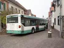 Ein SVM Citaro zwengt sich durch die Altstadt von Maintal Hochstadt am 15.04.11