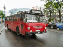 Hist. B�ssing-Bus in gtau-roter Farbgebung am Bhf. Berlin-Zoo. Sonderfahrten nach Spandau Mai 2007