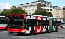 Hochbahn 7811 (HH HN 2841) mit Werbung f�r Casino Esplanade.
Aufgenommen am ZOB Altona, 2.9.2010.