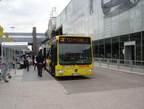 Ein M�ller Reisen Terminal Verbindung Mercedes Benz Citaro G in Frankfurt am Main Flughafen am 16.05.11  