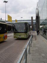 Ein Mercedes Benz Tourismo am 16.04.11 in Frankfurt am Main Flughafen 